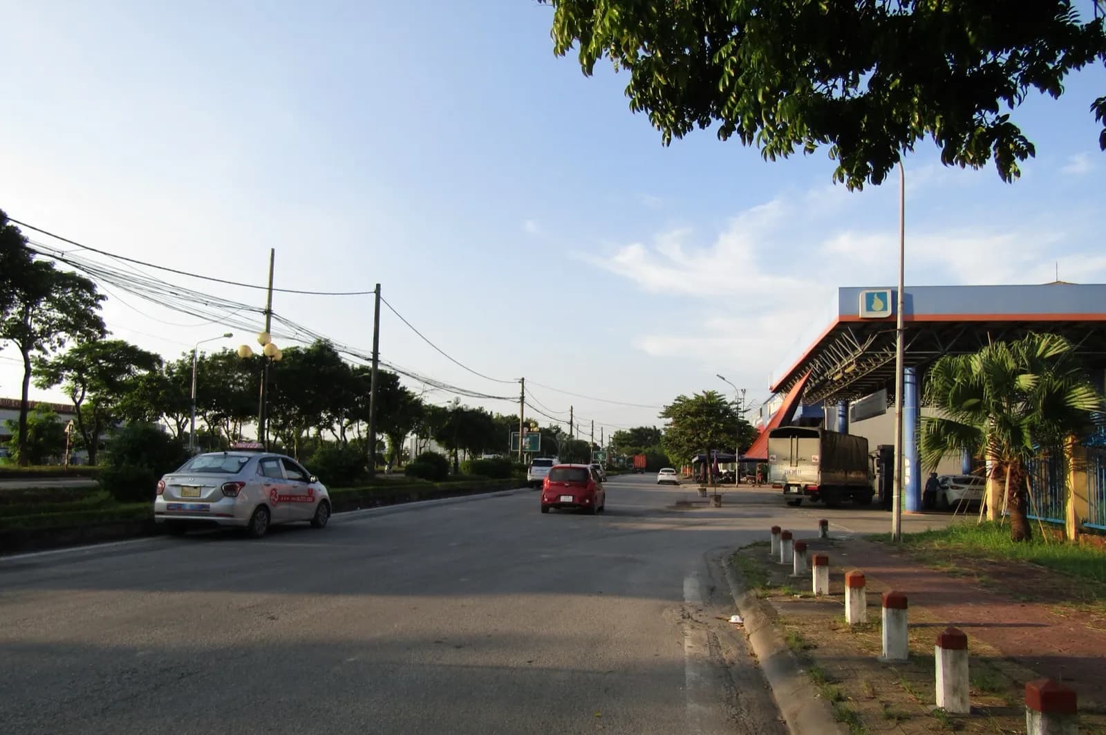 Một tuyến đường tại thị trấn Đông Anh, Hà Nội (09/2023)